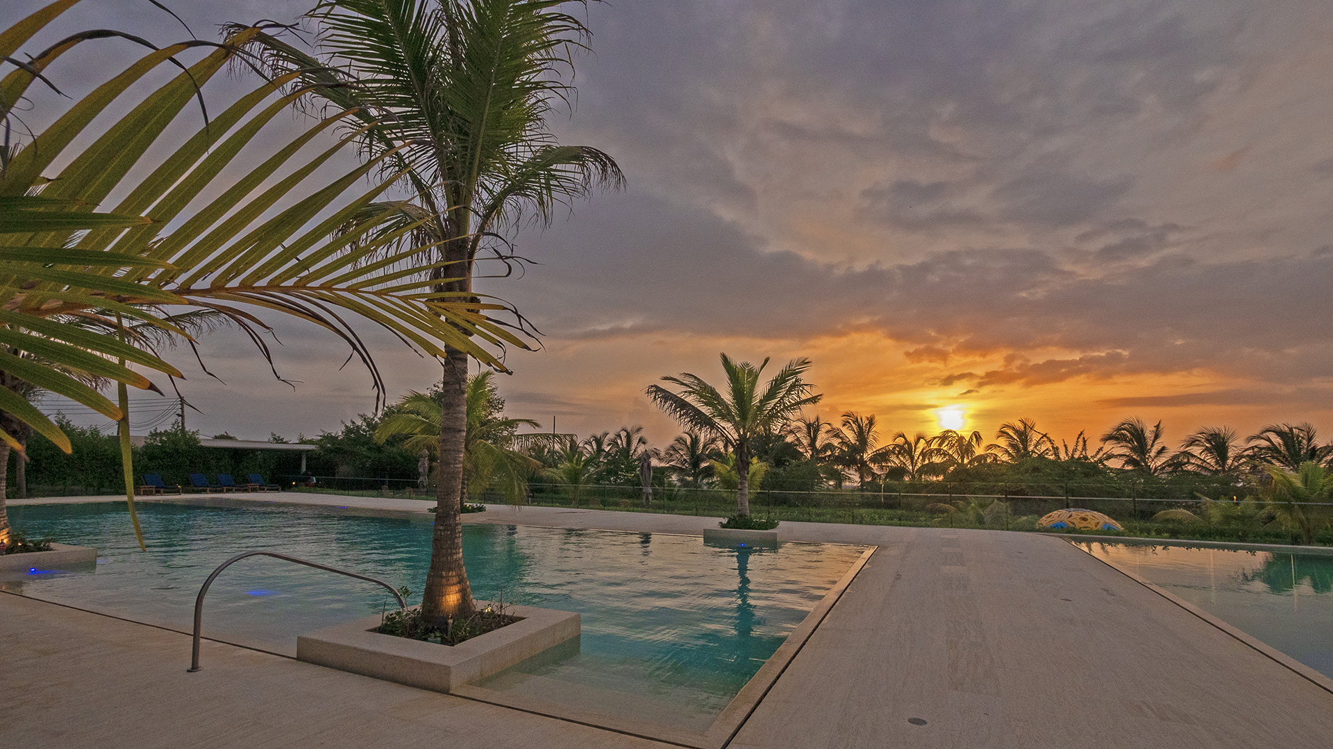 Atardecer piscina